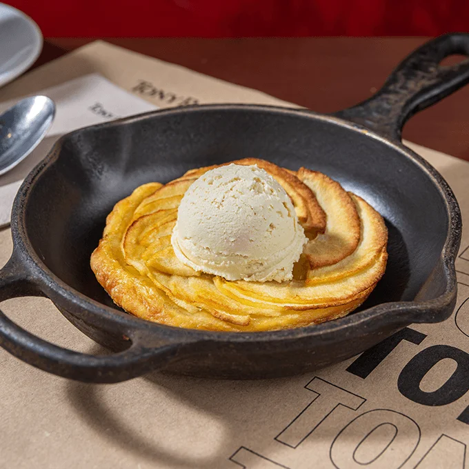 TONY ROMA'S: SKILLET APPLE PIE